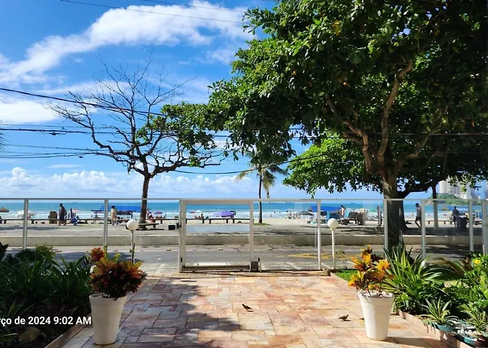 Apartamento pé na areia Guarujá 3 quartos 3 banheiros sala cozinha equipada